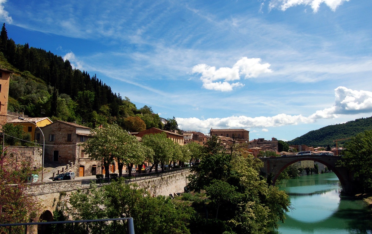 Fossombrone between sea and Apennines